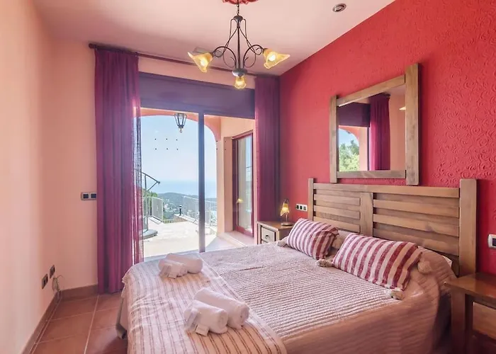 Willa Violetas - Magnificent Sea View, 8 Pers And Baby Cot Available, Quiet Area Lloret de Mar