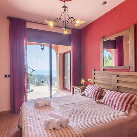 Вилла Violetas - Magnificent Sea View, 8 Pers And Baby Cot Available, Quiet Area Льорет-де-Мар